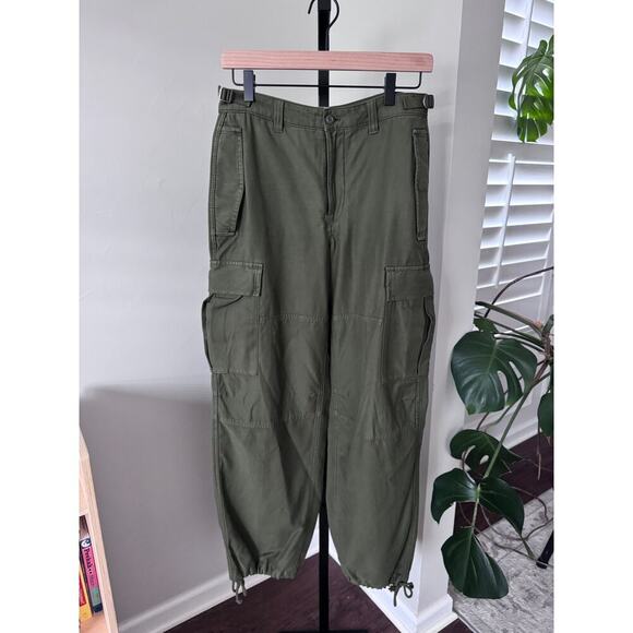Aritzia TNA Green Cargo Pants - Picture 1 of 4